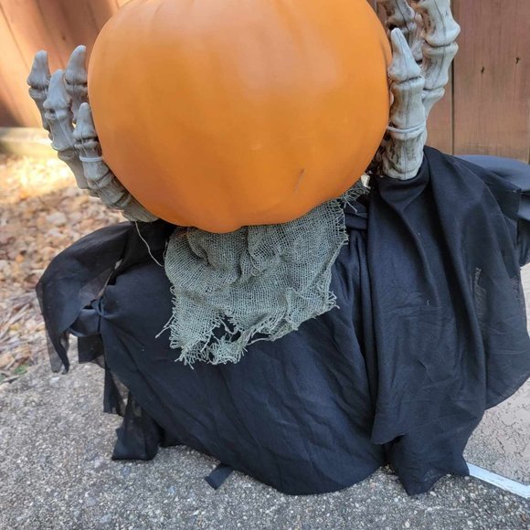 Pumpkin Reaper 18" Electronic Halloween Greeter - Speaks Moves & Lights Up - NWT - Picture 13 of 14